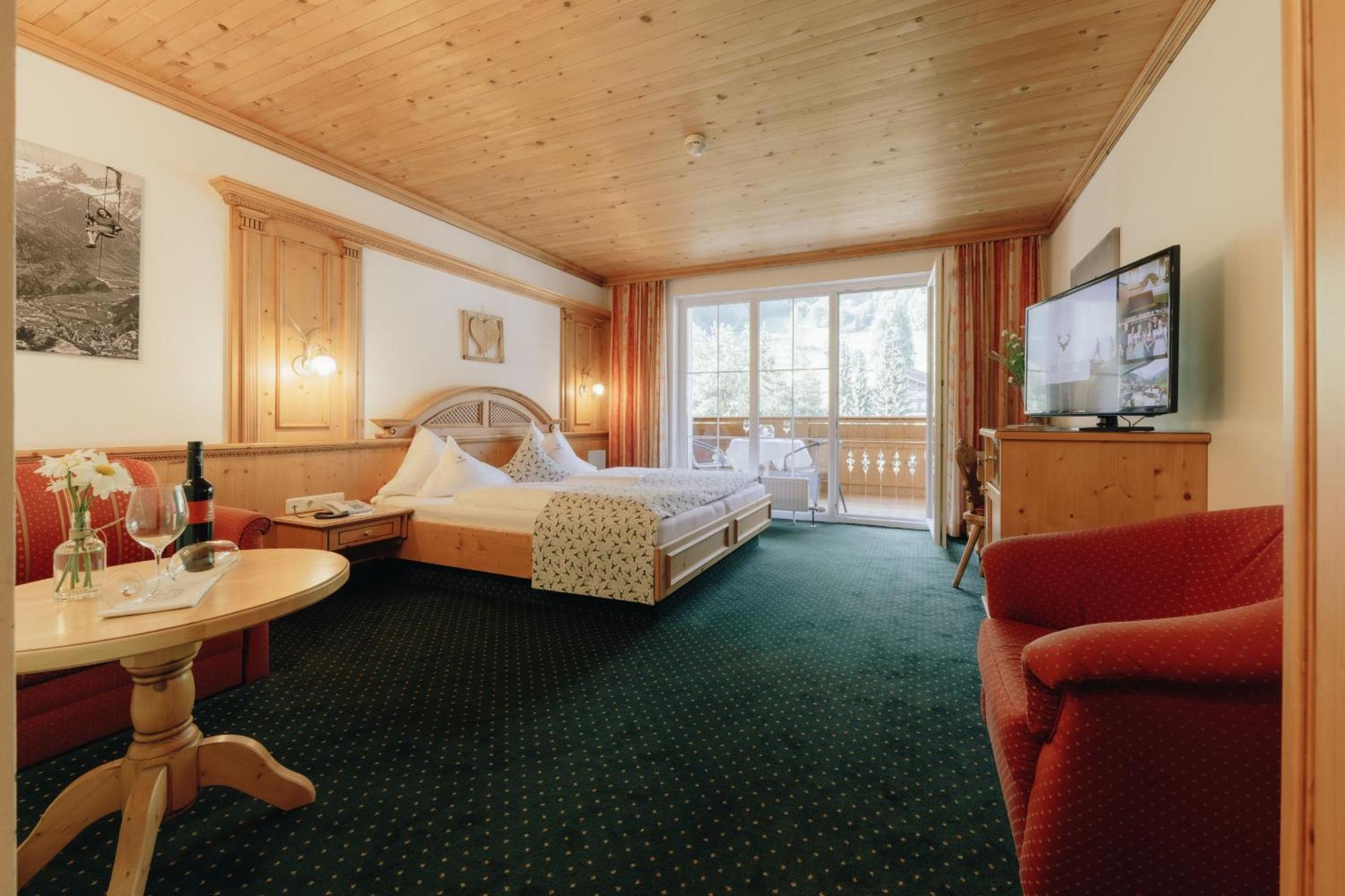 Hotel Hirschen Silbertal Exterior photo